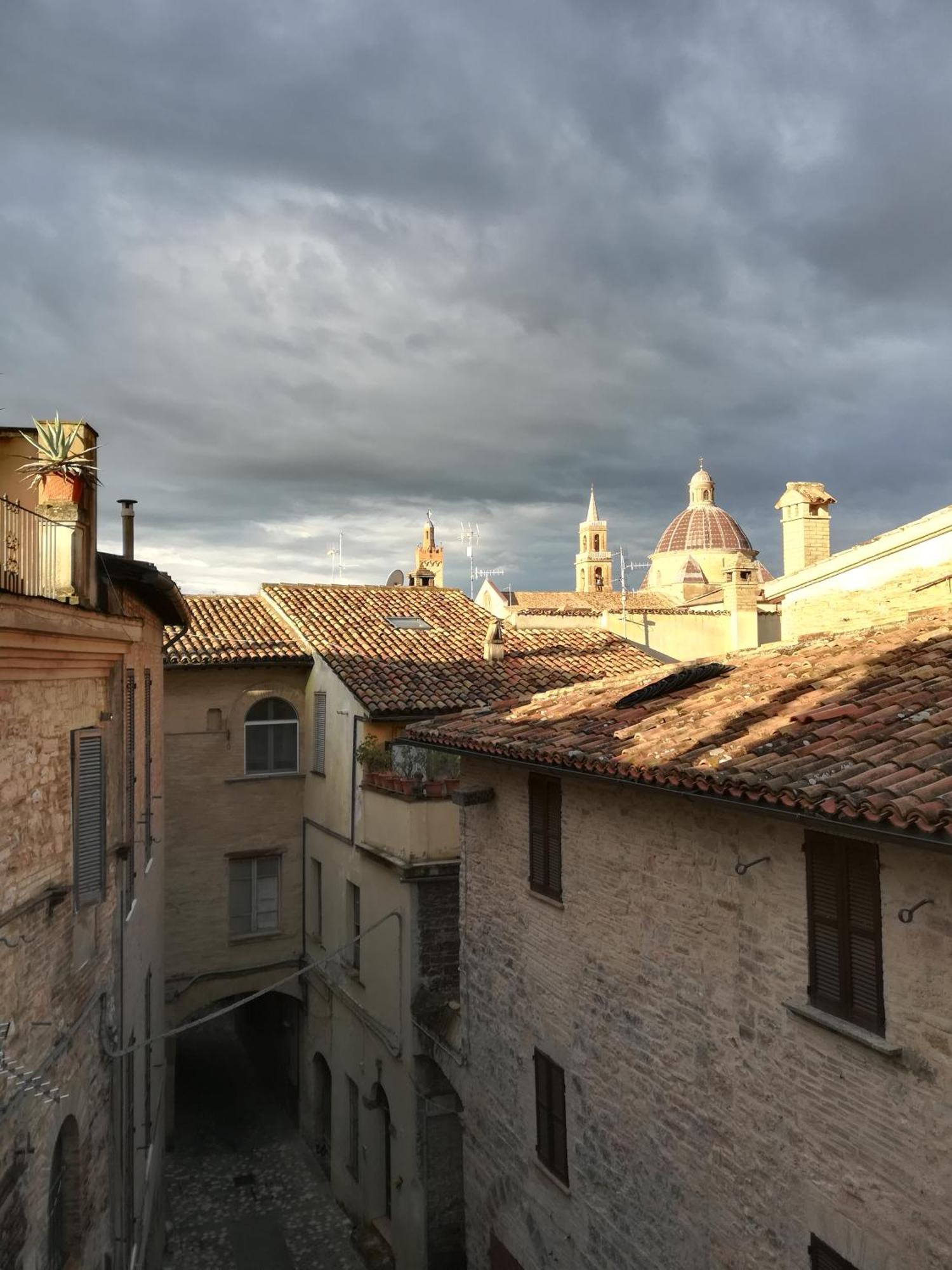 Antico Gioiello Umbro , Appartamento Con Terrazza Foligno Exterior photo