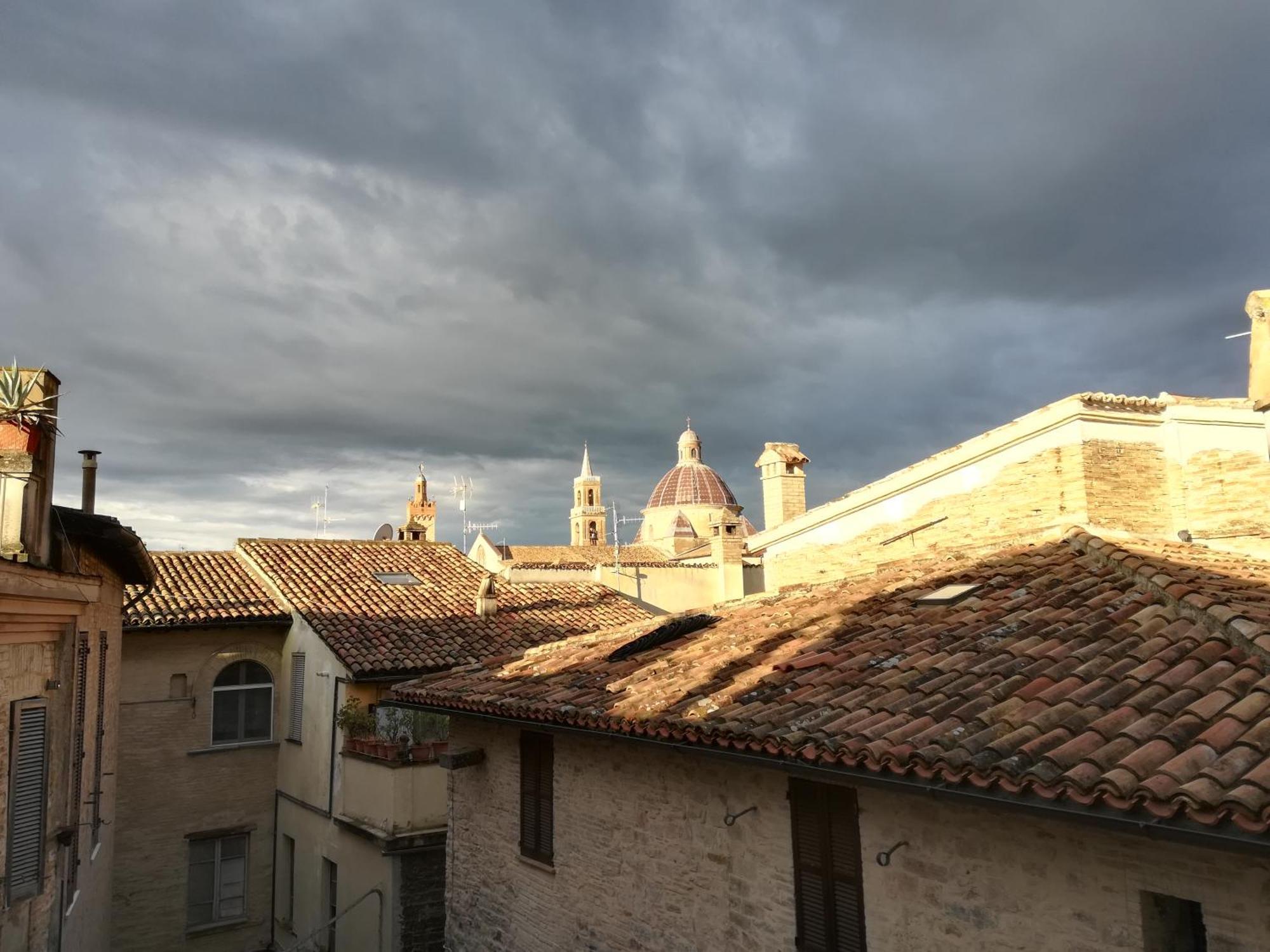 Antico Gioiello Umbro , Appartamento Con Terrazza Foligno Exterior photo